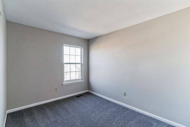 Building Photo - 487 Fort Hill Cir