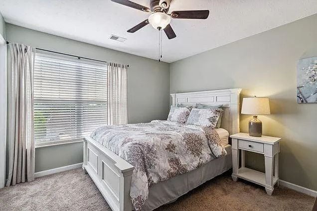 Building Photo - Move-In Ready Townhouse in Prime Location ...