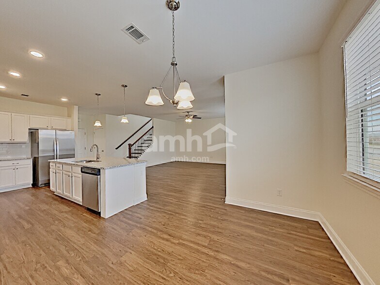 Building Photo - 5153 Jack Byrnes Dr