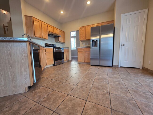 Building Photo - 748 Maccabe Ave