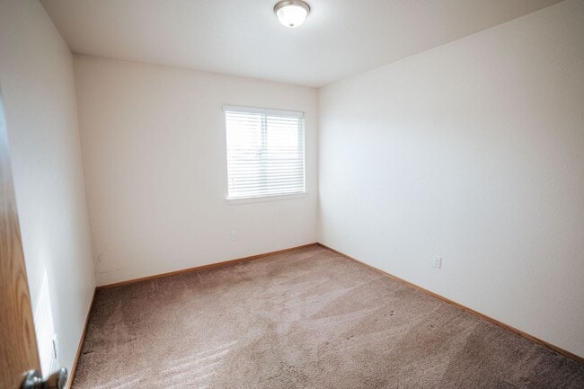 Building Photo - 688 Summer St