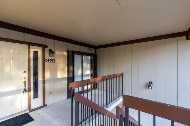 Building Photo - 13400 Polo Rd W