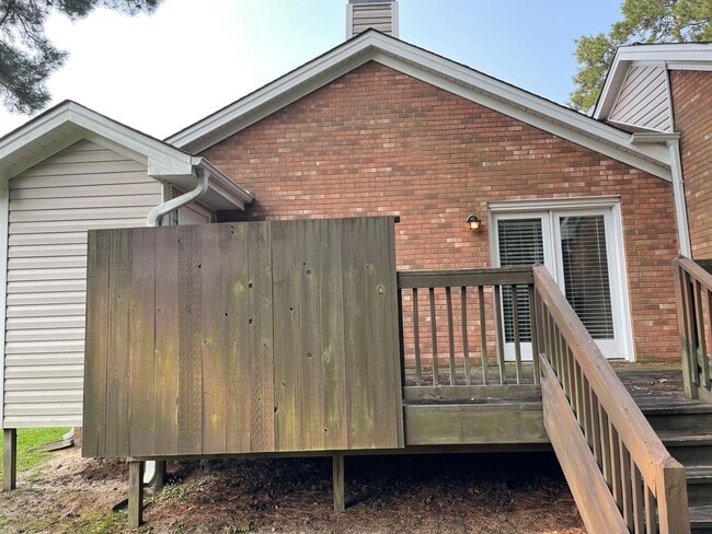 Building Photo - Charming 2 Bed, 2 Bath Triplex in Fayettev...