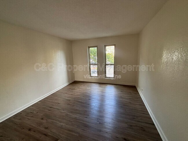 Building Photo - 466 Crescent St