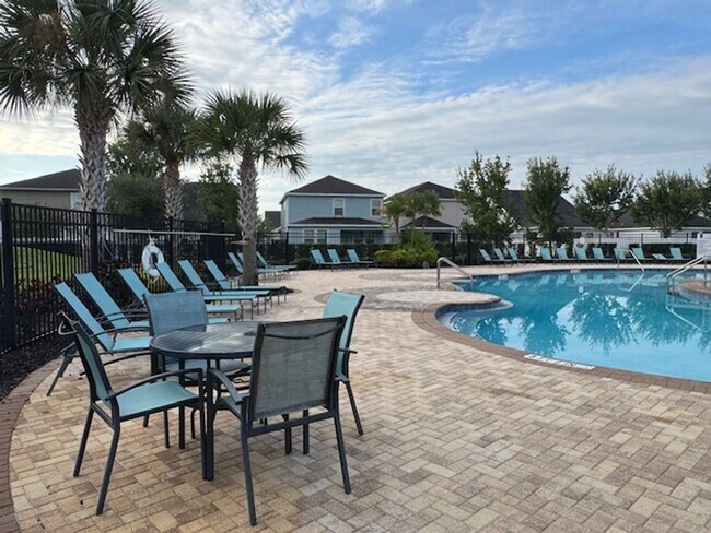 Building Photo - Townhome For Rent in Storey Lake - 3/2.5 w...