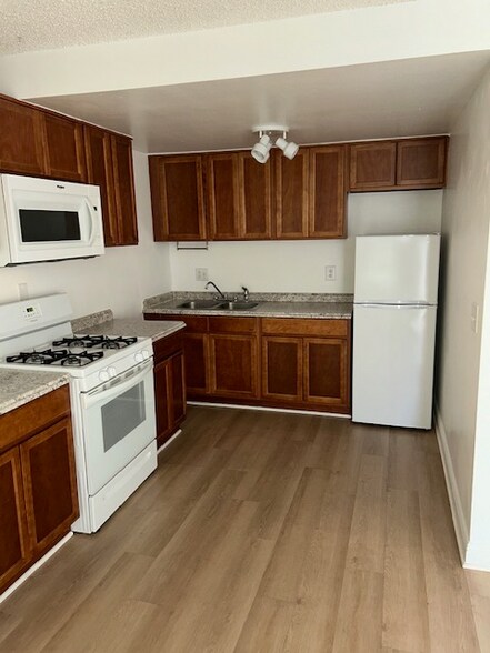 Building Photo - 855 Buena Vista St