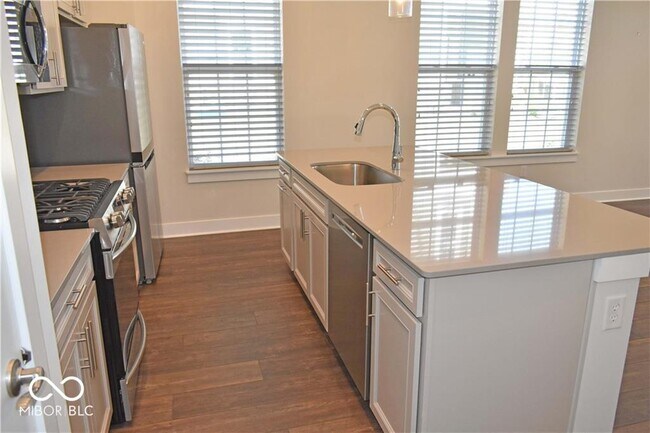 Building Photo - 874 Kinzer Ave