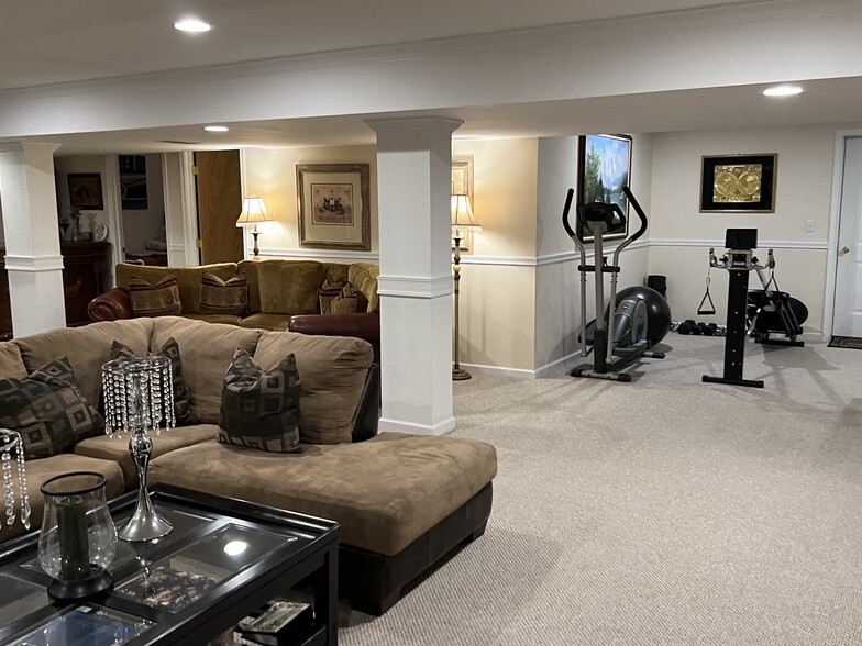 Building Photo - 241 W 31st St