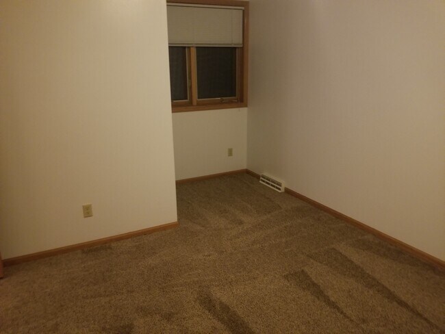 2nd Bedroom - 5695 Wilshire Dr