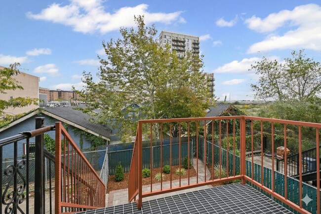 Building Photo - 1-24 Beach 27th St