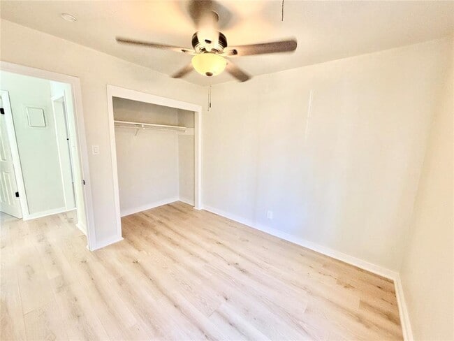 Building Photo - 5330 Wellington Dr