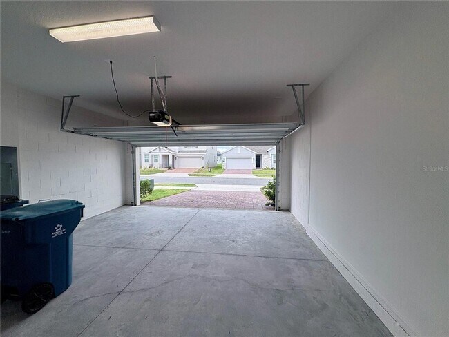 Building Photo - 609 Duke Dr