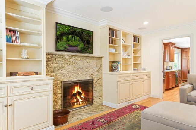 Building Photo - 121 Los Altos Ave