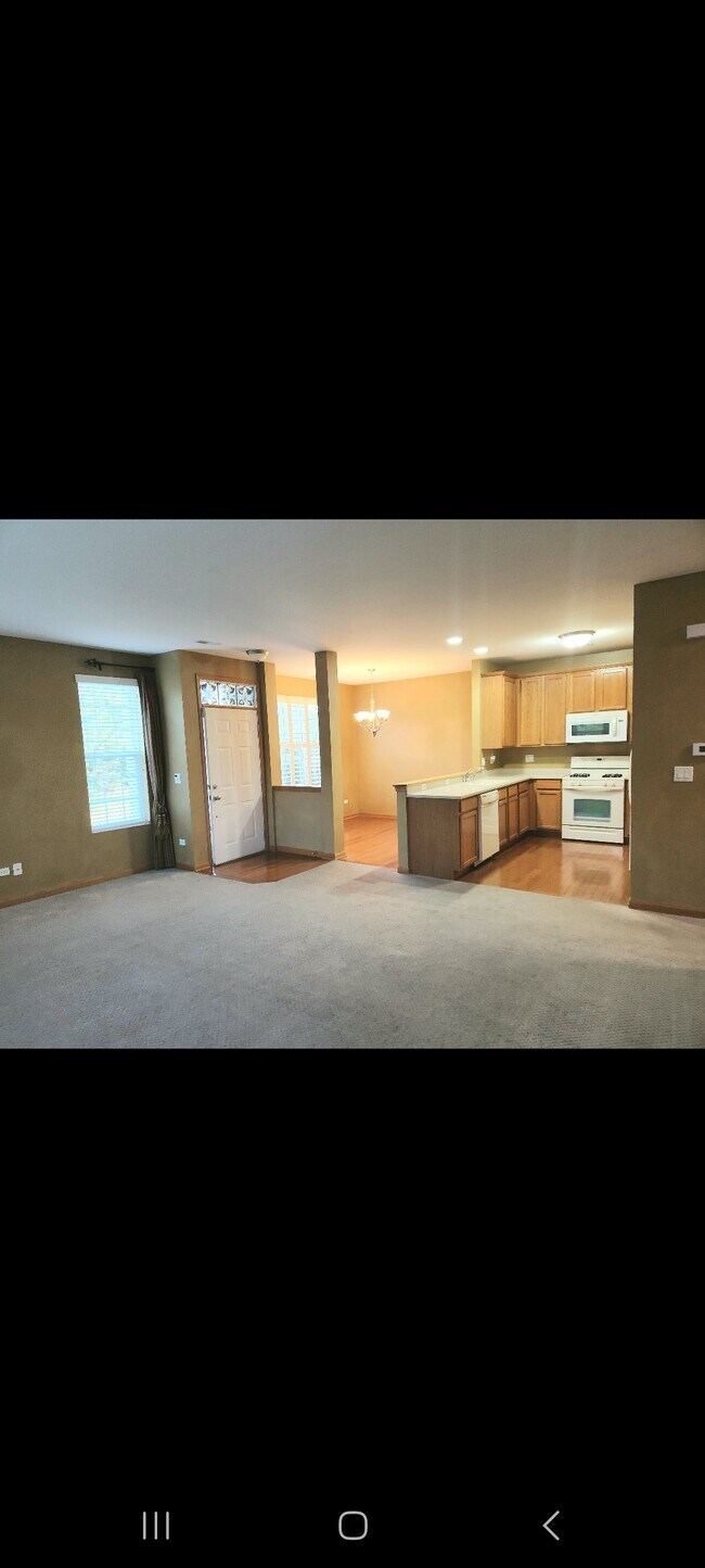 Building Photo - 1547 Millbrook Dr