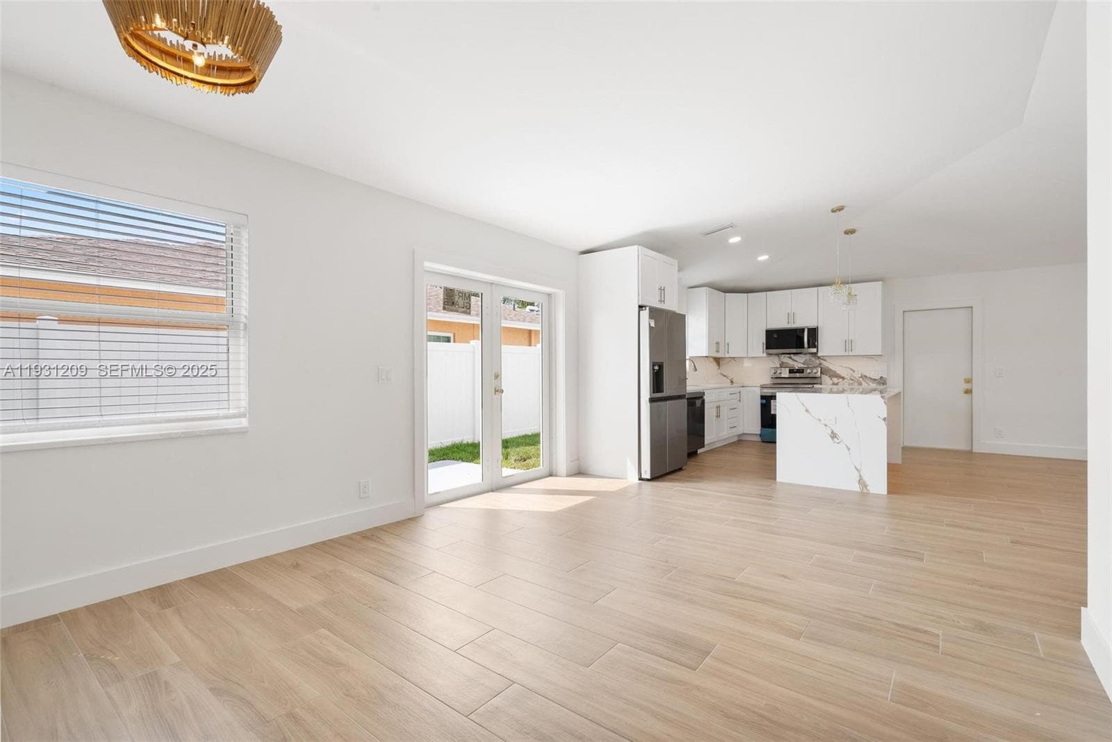 Building Photo - 102 SW 13th Ave