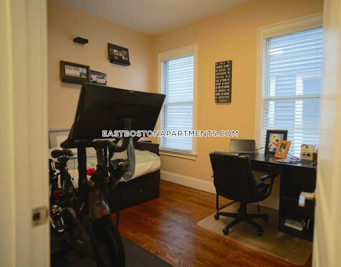 Building Photo - 249 Lexington St