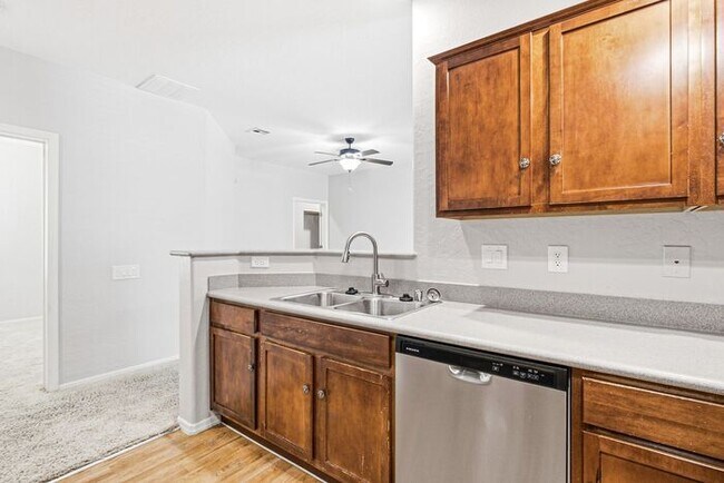 Building Photo - Beautiful townhouse for Rent!