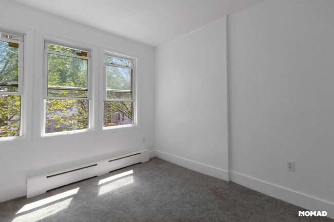 Building Photo - Spacious 4BR Apartment in Newark