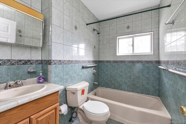 Building Photo - 71-39 Nansen St