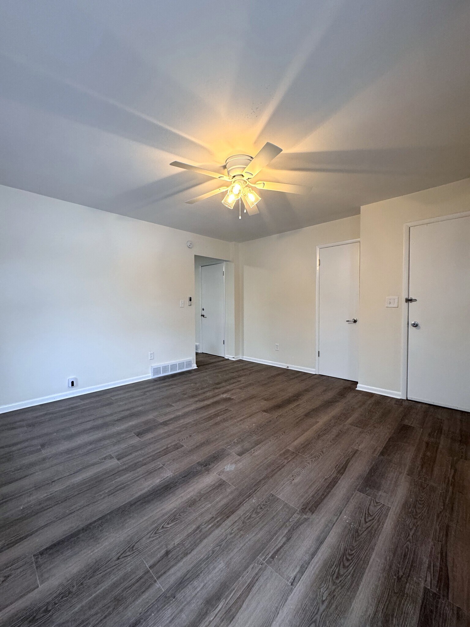 Building Photo - 2023 Burton Ave