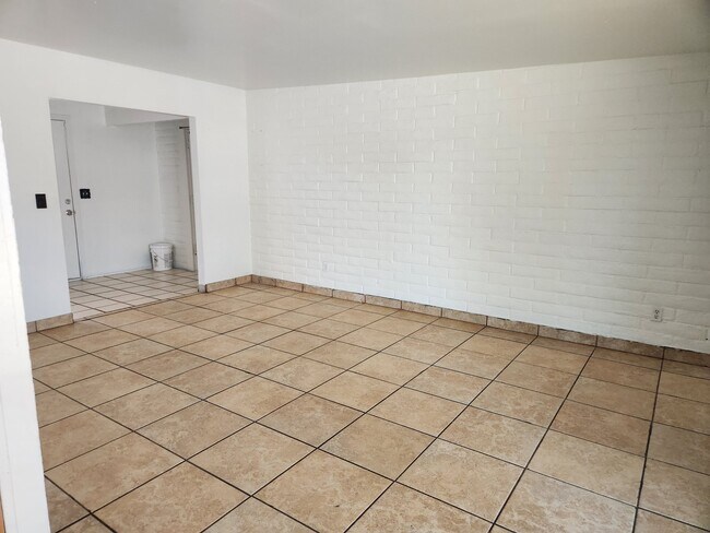 Building Photo - 6995 E Lurlene Dr