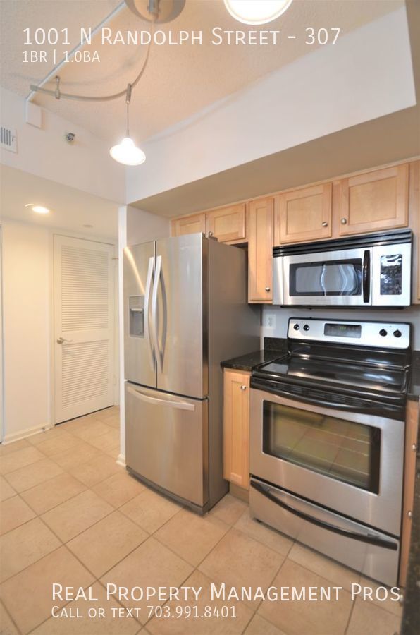 Building Photo - Pristine Ballston Condo with Sunroom- Inte...