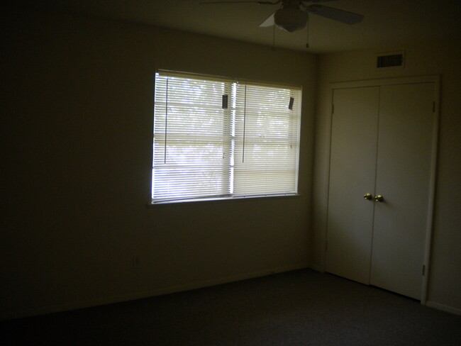 Building Photo - 2 Bedroom, 1.5 Bathroom Apartment in Arlin...