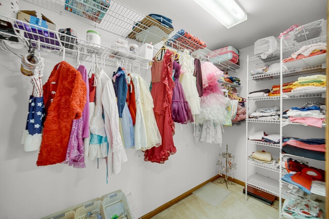 Building Photo - 2872 Whispering Oaks Ct