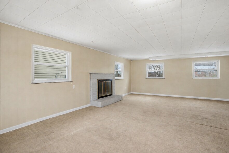 Building Photo - 704 Carlsbad Rd