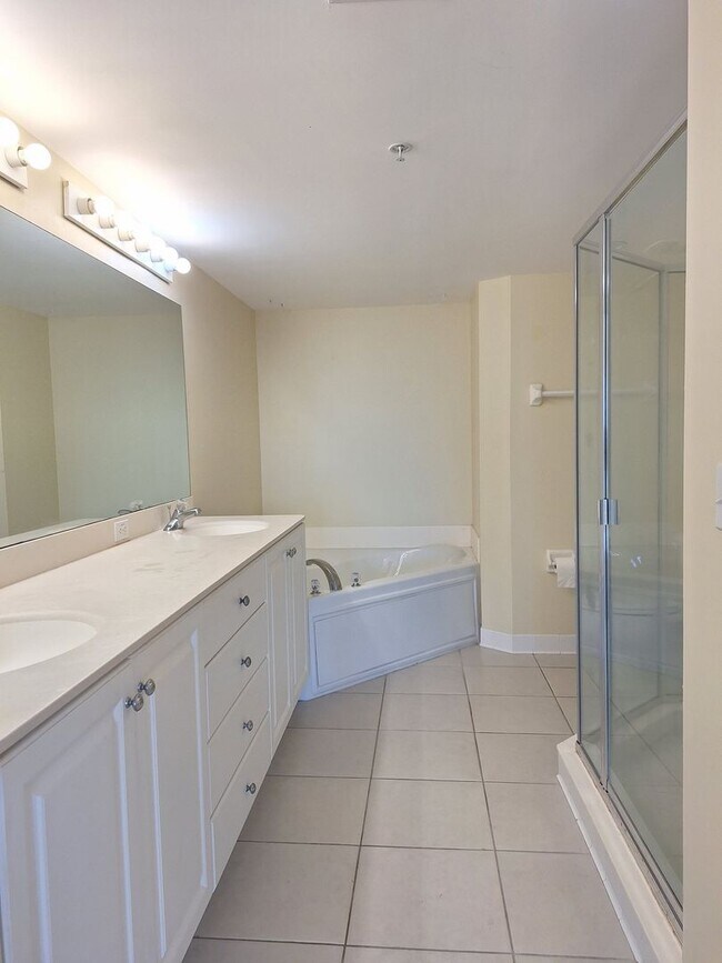 Building Photo - 3BR 3BA Bouchelle Island Condo!