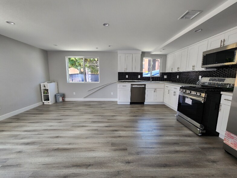 Building Photo - 3328 Portola Ave