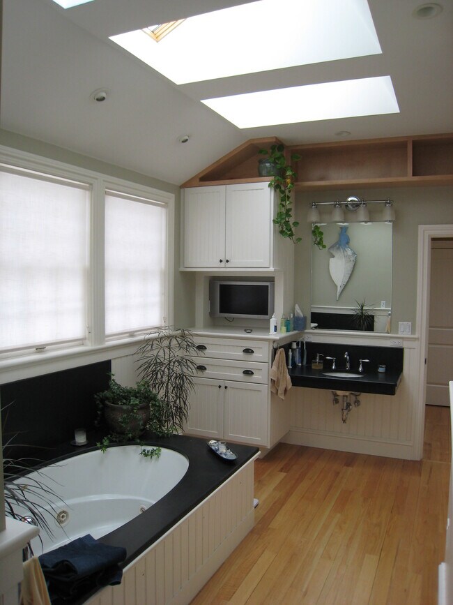 Building Photo - 19 Wendell St