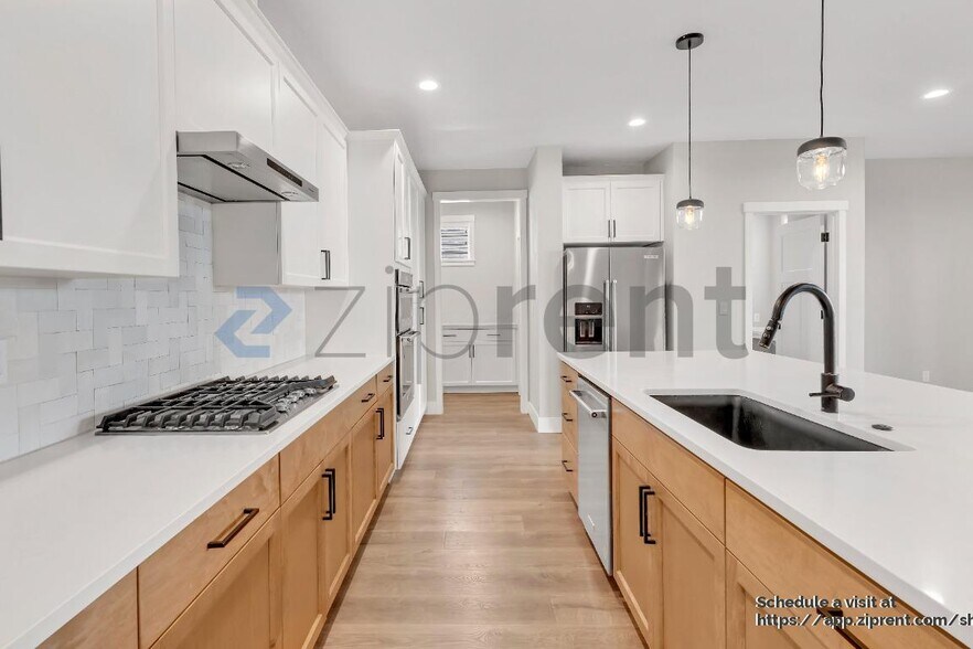 Building Photo - 11781 NW Thelin Ln