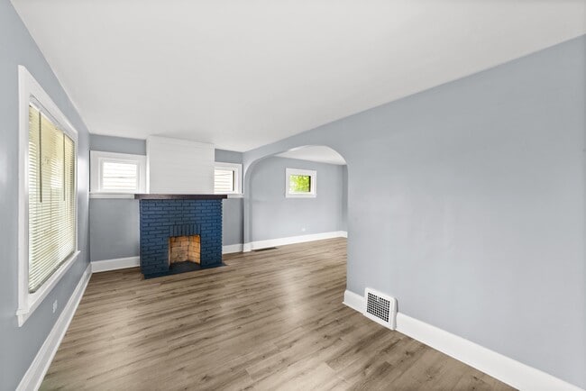 Building Photo - 11100 Thrush Ave