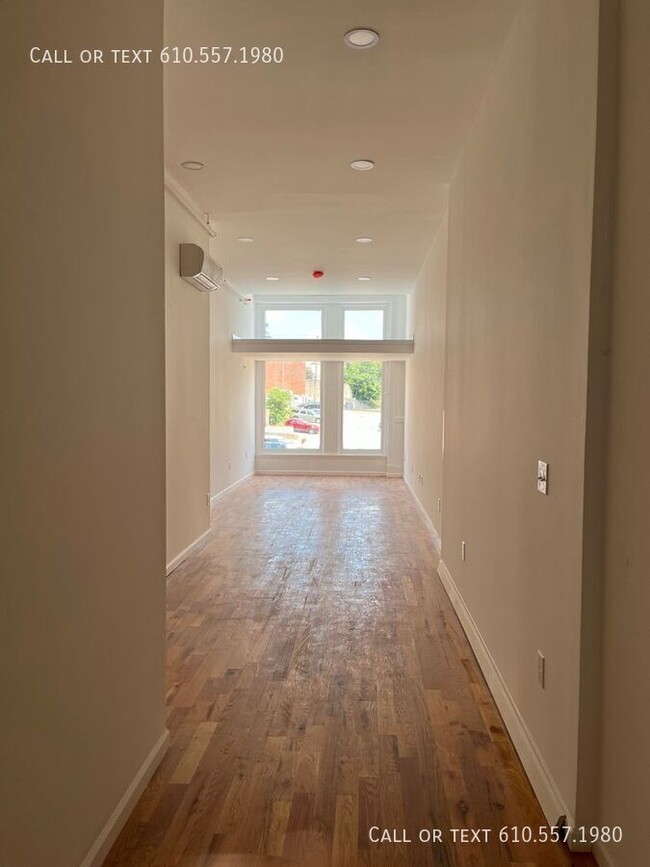 Building Photo - Spacious 1 Bedroom Apartment with Updated ...