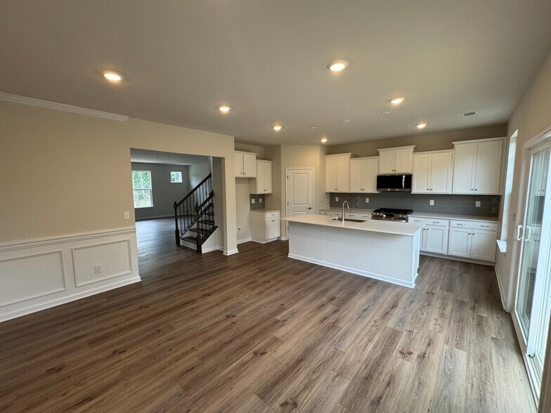Building Photo - 1203 Mary Jane Ave
