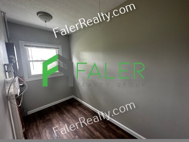 Building Photo - Beautifully Remodeled Home - Available NOW!