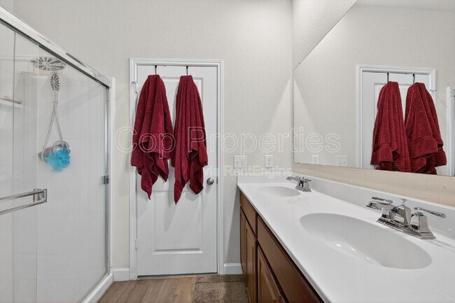 Building Photo - 7001 Lions Pk