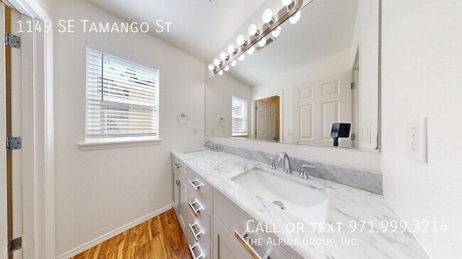 Building Photo - 1149 SE Tamango St