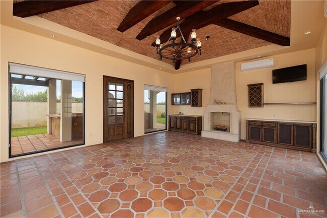 Building Photo - 2304 Antigua Dr