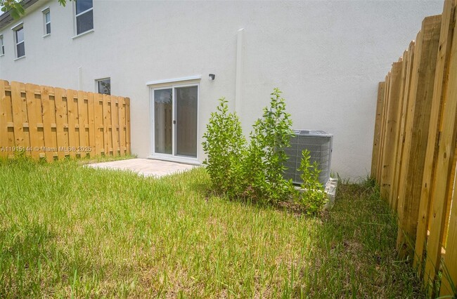 Building Photo - 2752 SE 26th Ave