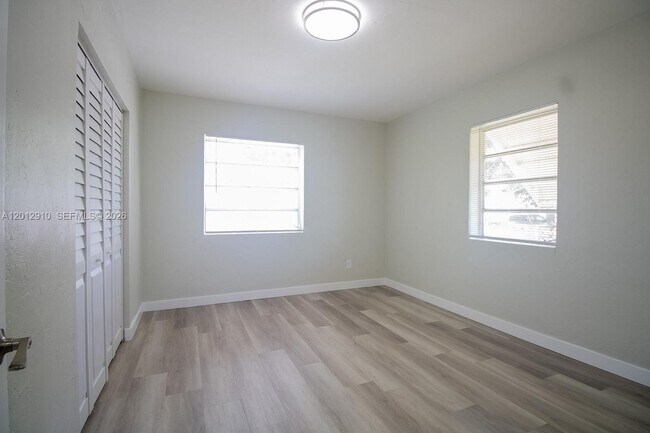 Building Photo - 5860 SW 9th St