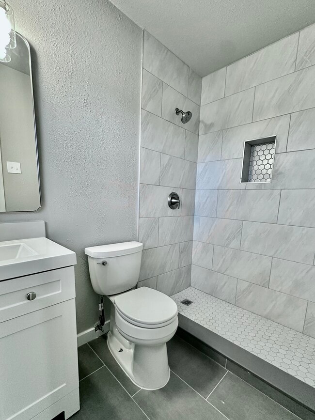 Building Photo - 434 Beverly Dr