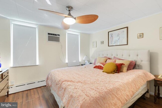 Building Photo - 1922 S Camac St