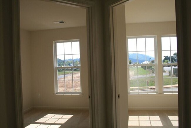 Building Photo - 347 Rolkin Rd