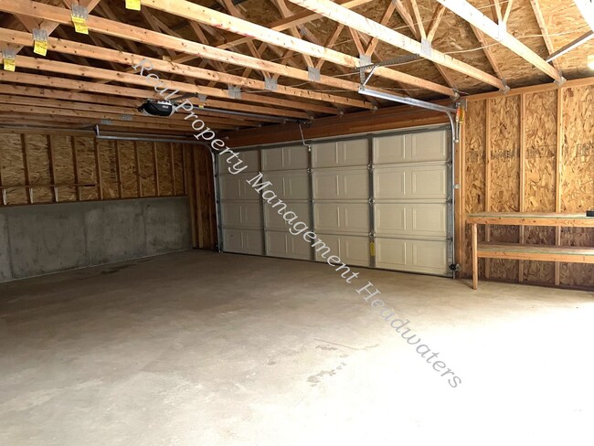 Building Photo - 4 Bedroom 2-1/2 Bath House for Rent