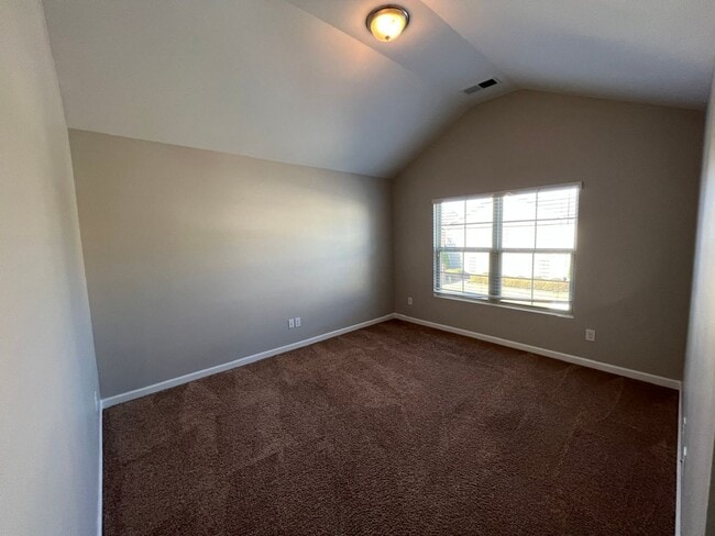 Building Photo - Upscale 3BR 2.5BA Townhome in Blackman!