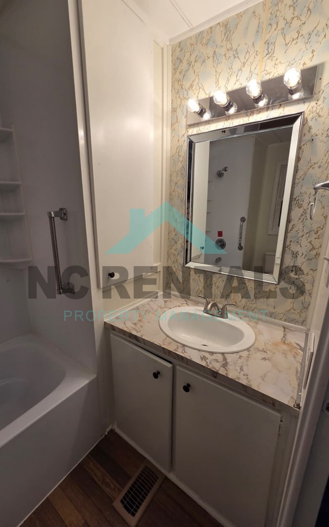 Building Photo - 7100 Tipton Dr