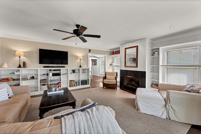 Building Photo - 312 S Dogwood St