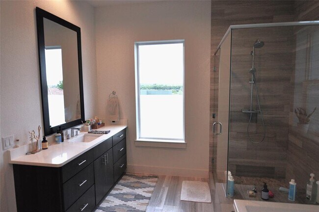 Building Photo - 6117 Seville Dr